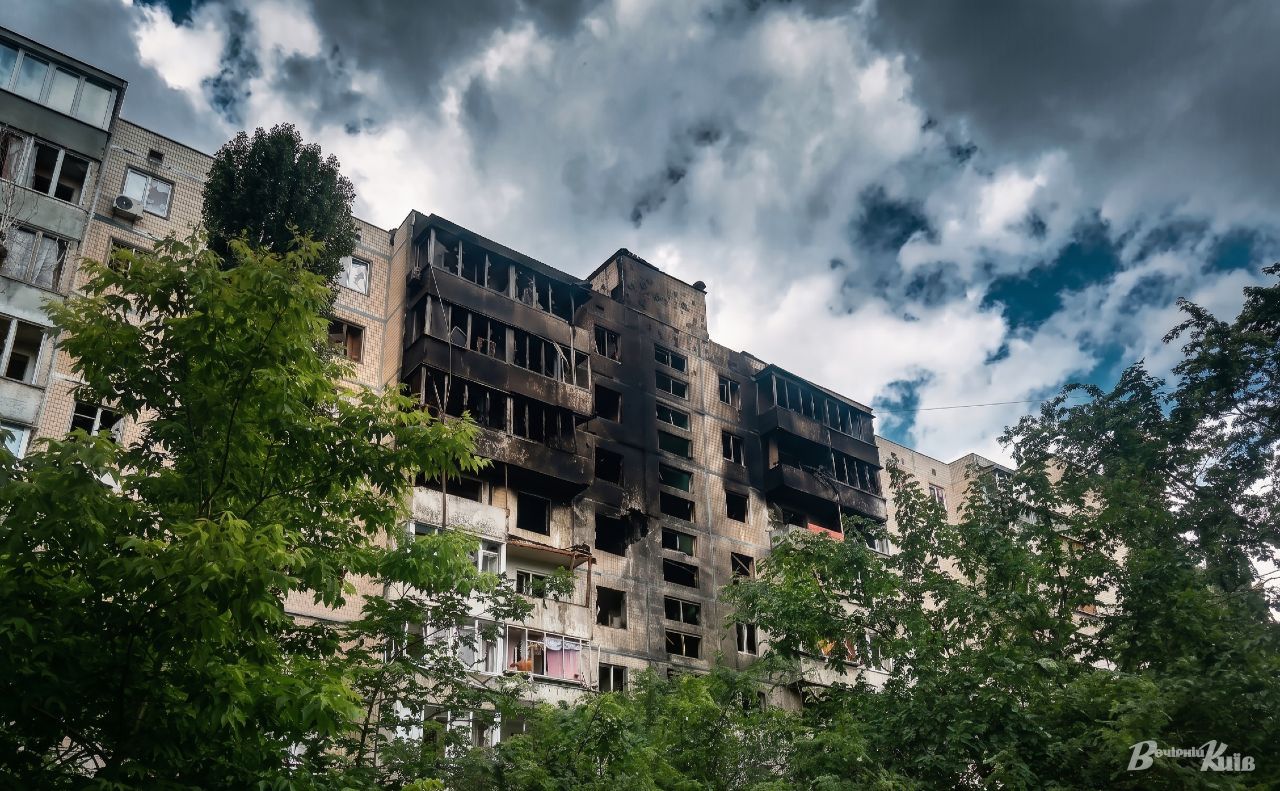 Житловий будинок на Лісовому масиві після влучання російського «шахеда». Фото: Наталія Слінкіна