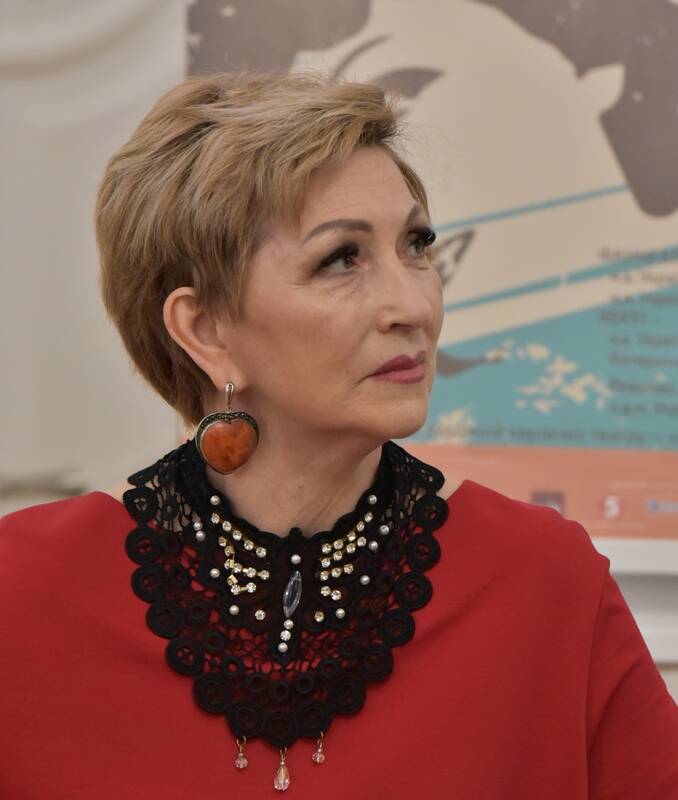 Народна артистка України Валентина Донченко-Бутковська, виконує роль Фанні