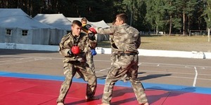 Війна і ми: 16-річні майстри спорту з карате провели майстер-класи бійцям у зоні АТО