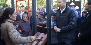 До кінця жовтня у столичних дворах встановлять 180 дитячих майданчиків