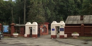 Енергетики окопались навколо кладовища