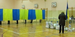 У жінки сталася істерика через відсутність інформації про кандидатів