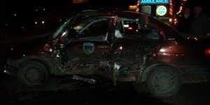 Рятувальники дістали чоловіка з понівеченої автівки