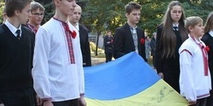 Прапор бійців 14-ї окремої мотострілкової бригади передадуть учням Дарницького району