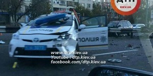 Біля КПІ п’яний водій розтрощив патрульне авто