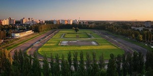 Територію іподрому приводять до належного стану