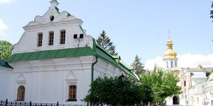 В лаврських келіях знайшли унікальні кахлі і монети XVII століття