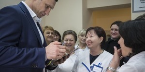 Наступного року медикам збільшать зарплату