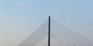 Рух транспорту на Південному мосту обмежено
