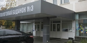 Колишній головний лікар пологового будинку намагався незаконно захопити кабінет