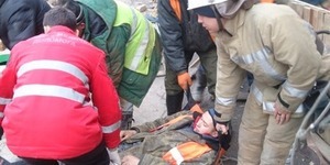 Рятувальники в Києві дістали з-під завалу чоловіка