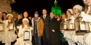 Кличко разом з "янголами світла" з України відкрив різдвяний ярмарок у Німеччині