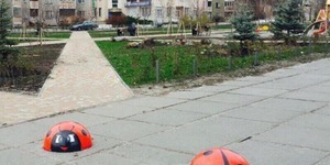 На Подолі на заваді незаконному паркуванню стали "сонечка"