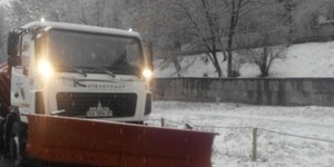 Комунальники посипали дороги реагентами цілу ніч