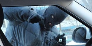 Автомобіль співробітника Генпрокуратури пограбували