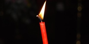 Молоді люди отримали опіки, запаливши свічку