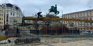 На Софійській площі будують різдвяне містечко