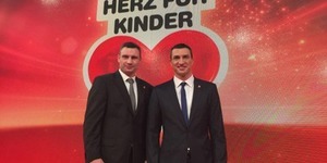 Брати Клички взяли участь у телемарафоні зі збору пожертв на благодійність