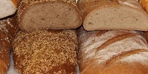 Кияни стоять у довжелезних чергах по дешевий хліб