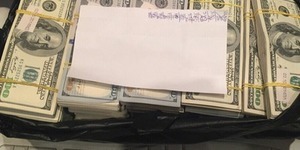 Власник обмінок хотів повернути 3,8 мільйонів доларів та 10 мільйонів гривень