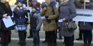 Президенту подарували протигаз