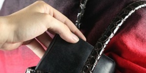 Столичні крадії "полюють" на гаманці в підземці, парках та на вокзалі 