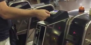 Оплатити проїзд безконтактною карткою тепер можна на всіх станціях метро