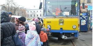 У новорічному казковому трамваї влаштовують читання та вікторини
