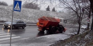 Більше однієї тони протиожеледних матеріалів використали на дорогах столиці