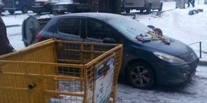Кияни покарали сміттям автівку водія-порушника