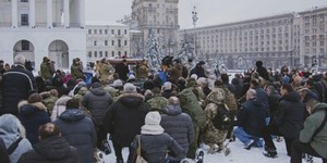Українці попрощались з військовим, який врятувавши цивільних, загинув