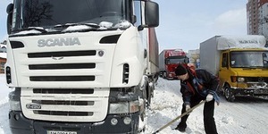 Поступово відновлюється в’їзд до Києва великогабаритного транспорту