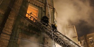 На Михайлівській під час пожежі евакуювали 5 людей та виявили тіло жінки