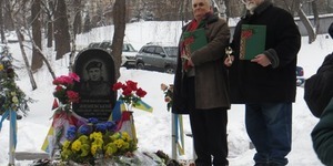 Біля пам'ятника Жизневському вручили літературну премію "Воїн світла"