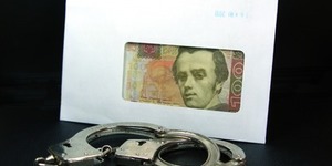 У Києві правоохоронці спіймали на хабарі чиновника Державної екологічної інспекції