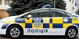 Троє хлопців, погрожуючи зброєю, пограбували нічний клуб