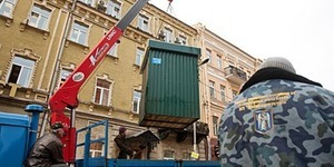 Демонтаж незаконних об'єктів у Києві повинна супроводжувати поліція