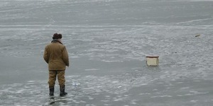 Фахівці закликають не виходити на лід у період плюсової температури