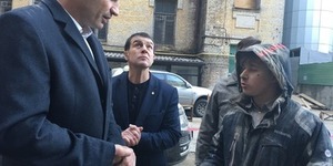 Кличко з'ясовує ситуацію біля будинку на вулиці Хмельницького, де обвалилися кілька поверхів