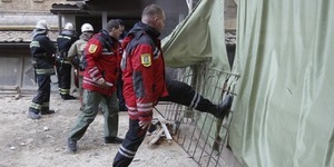 Як тривають рятувальні роботи на вулиці Богдана Хмельницького. Фото