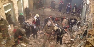 Рятувальники не знають точну кількість осіб, що ще можуть перебувати під завалами на Хмельницького [відео]