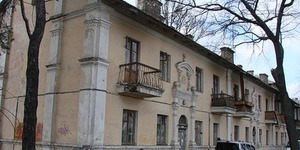 З дарницьких "сталінок" людей уже переселяють у новобудови