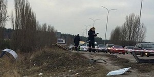 У Києві "Лексус" зніс зупинку і вбив чоловіка