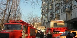 Сміттєзбірник загорівся та пошкодив дві іномарки