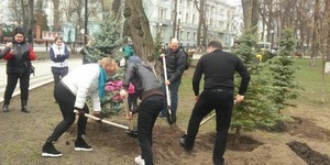 На Печерську провели перший весняний суботник. Фото