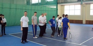 Відомі спортсмени навчали гри у теніс молодь з особливими потребами