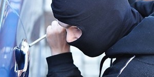 Столичні автомобілі почали викрадати менше