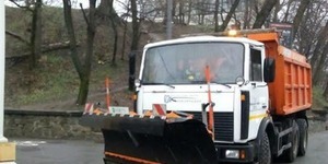 Снігоочищувачі Київавтодору чергують у посиленому режимі