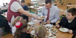Київ не скорочуватиме дві тисячі працівників закладів освіти на вимогу уряду
