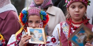 У Великодню ніч святкові богослужіння тривають у 141 київському храмі